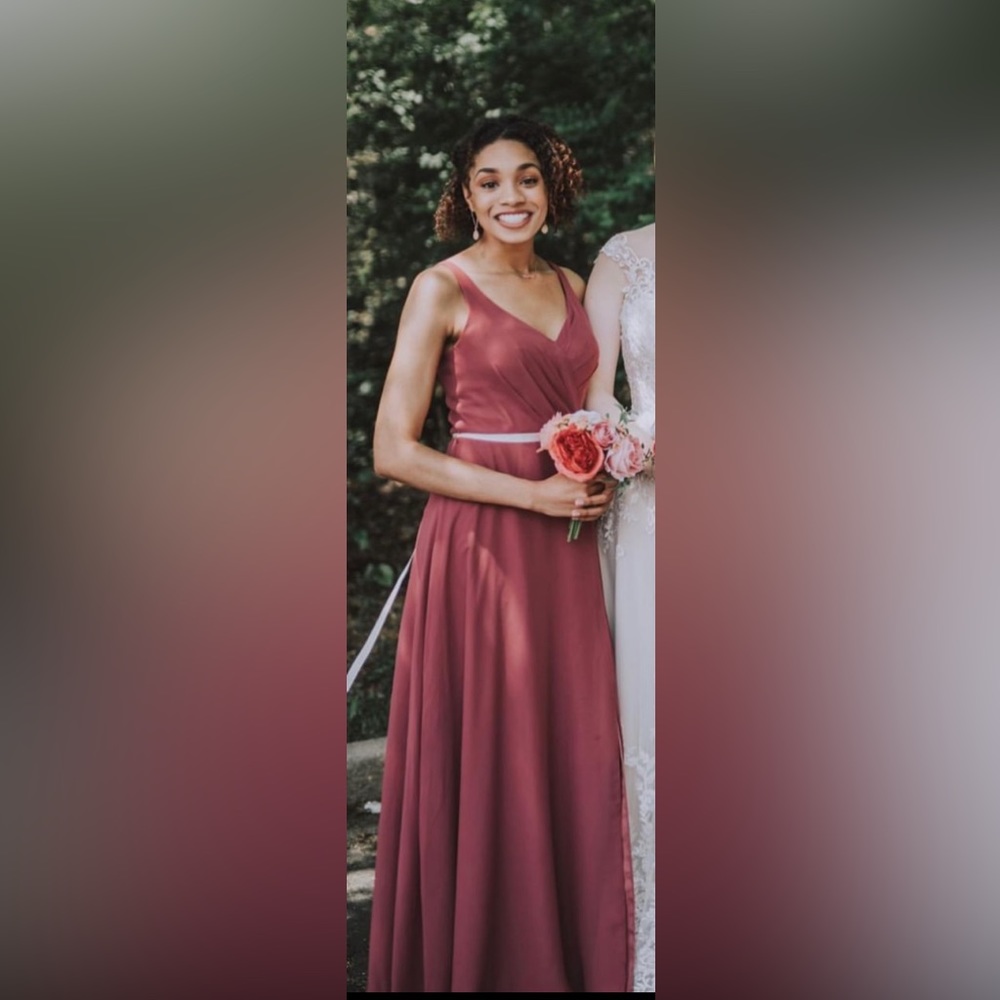 Berry Colored Bridesmaids dress size 2! Great for the spring/summer wedding szn!